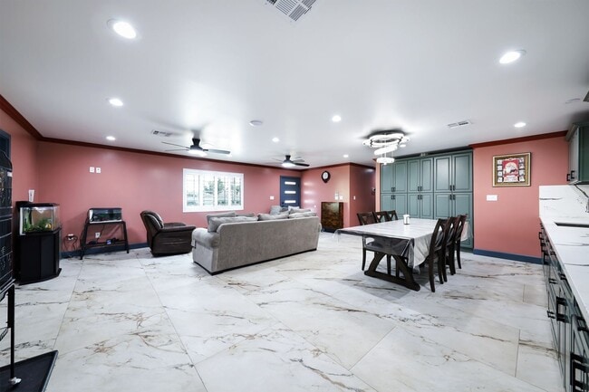 Building Photo - FOR RENT Fully Remodeled 4 Bed / 3 Bath Ho...