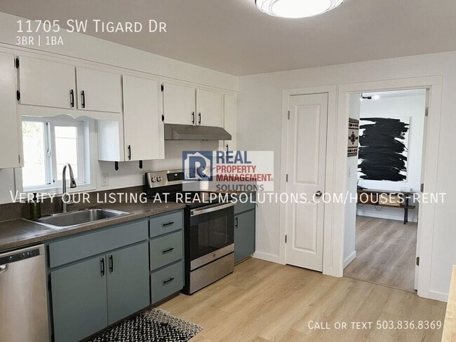 Building Photo - 11705 SW Tigard St