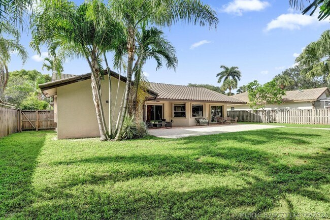 Building Photo - 10255 Guatemala St