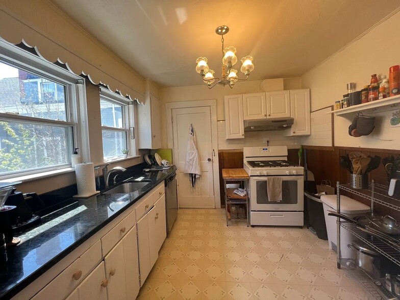 Primary Photo - 33 Winslow Ave