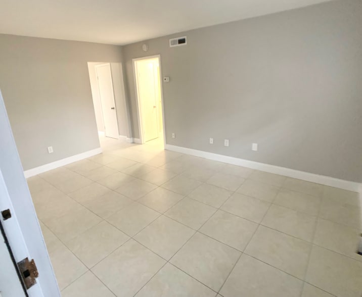 Building Photo - 3215 W Swann Ave