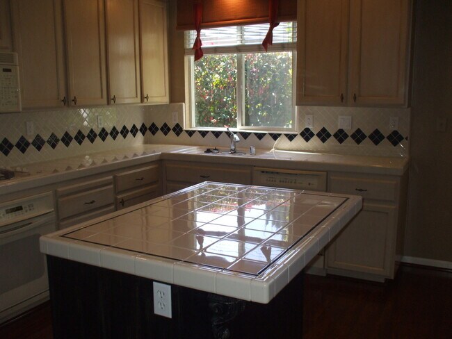 Building Photo - 4948 Forest Creek Way