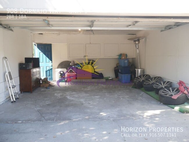 Building Photo - 908 Dornajo Way