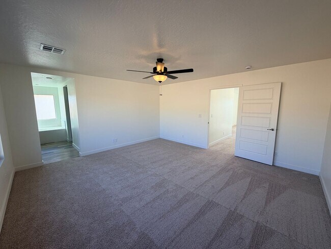 Building Photo - Beautiful Brand new 4 bedroom, 2.5 bathroom home in St George!