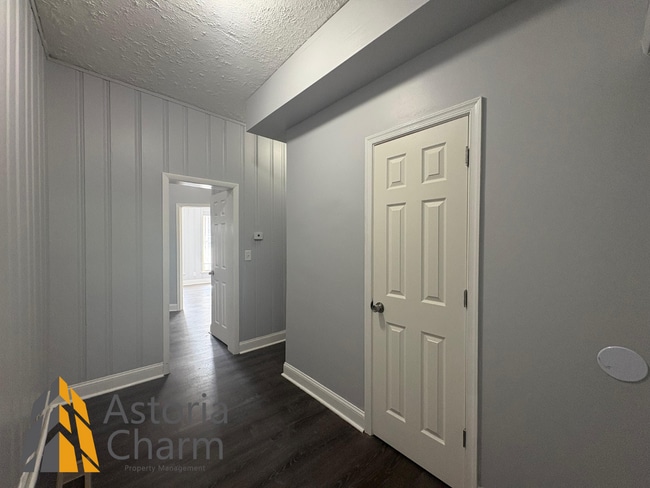 Building Photo - Modern 4-Bedroom with Yard & Easy Downtown...