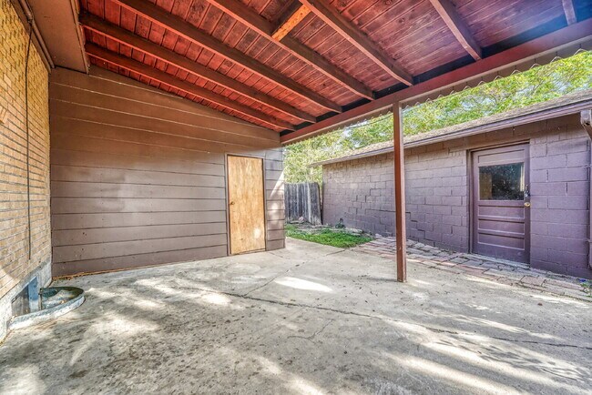 Building Photo - $2,595, 3-bed, 2-bath located in Denver.