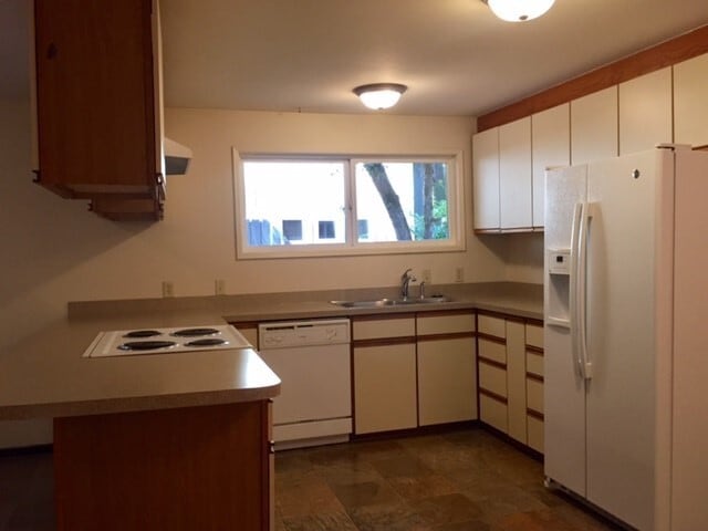 Building Photo - Beautifully Refinished 4BR 2BA Home on Lar...