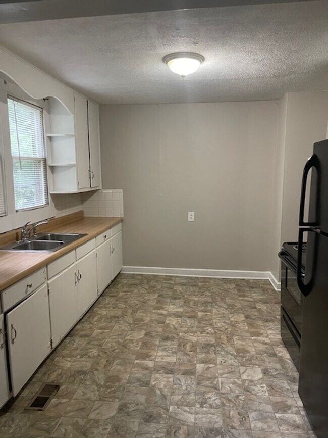 Building Photo - Charming Bungalow Vibes in the Heart of Ol...
