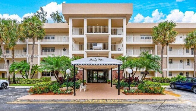 Building Photo - 3051 S Palm Aire Dr