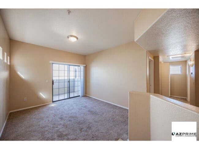 Building Photo - South Mountain Convenience in this Lovely 1/1 Phoenix Condo!