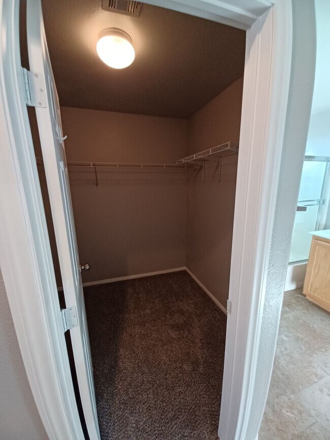 Building Photo - Spacious Tri-Level Home with 4 Bedrooms & ...
