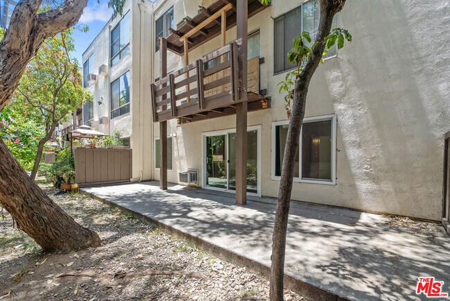 Building Photo - 320 S Ardmore Ave