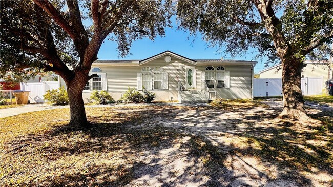 Building Photo - 3214 Silver Lake Ct