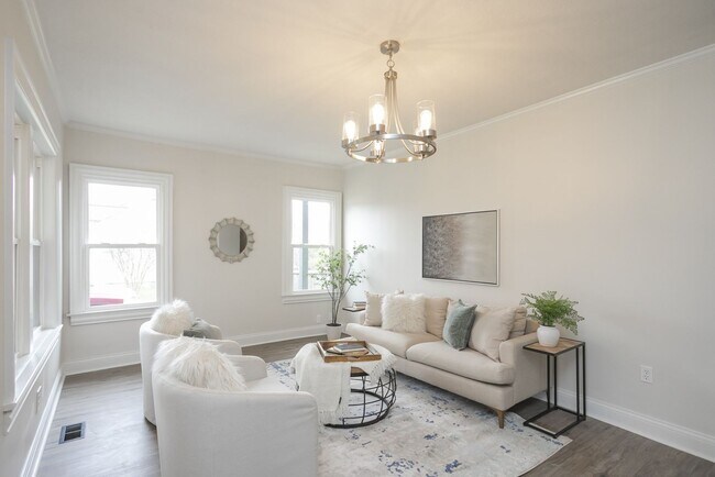 Building Photo - 301 Lutie St