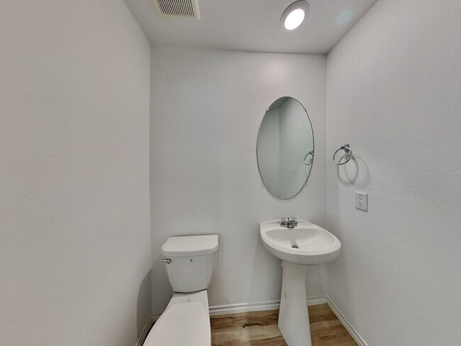 Building Photo - 24043 Mustang Run Dr