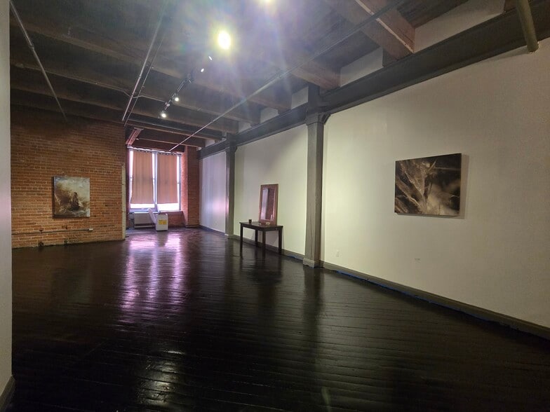 Building Photo - 743 Beaubien St