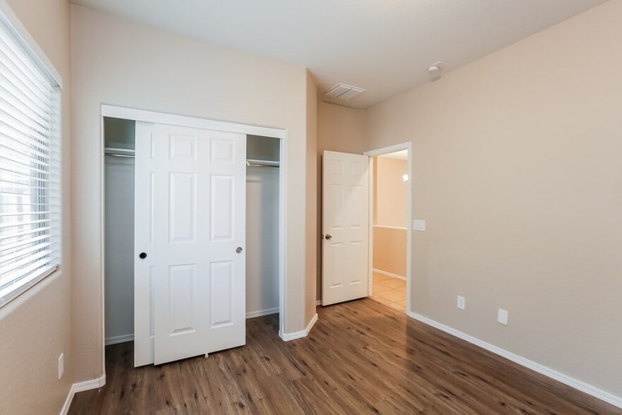 Building Photo - 5820 W Euclid Ave