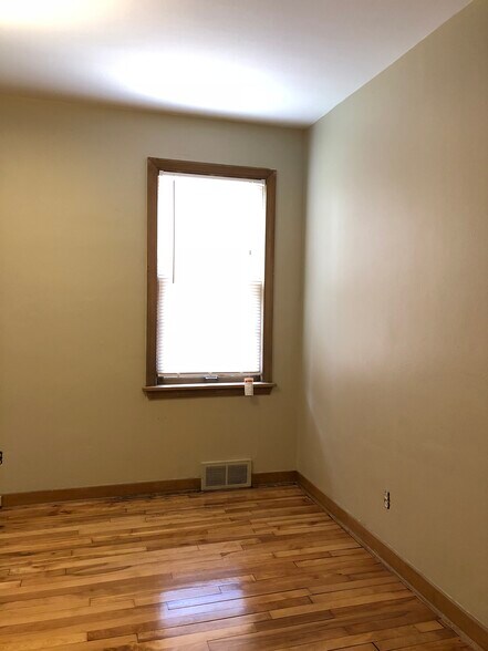 Building Photo - 338 E Oklahoma Ave