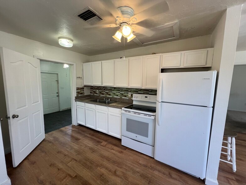 Building Photo - 4540 Boabadilla St