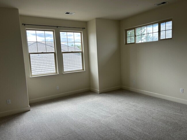 Building Photo - 6652 Aston Cir