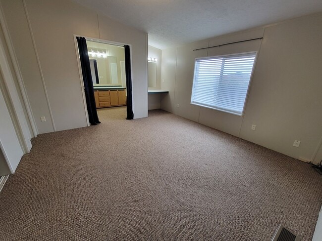 Building Photo - For Rent – 3 Bedroom, 2 Bath Home Near Old...