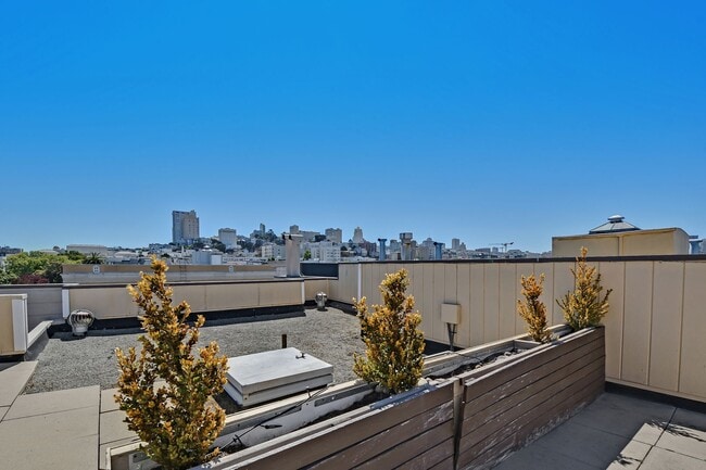 Building Photo - 3217 Gough St