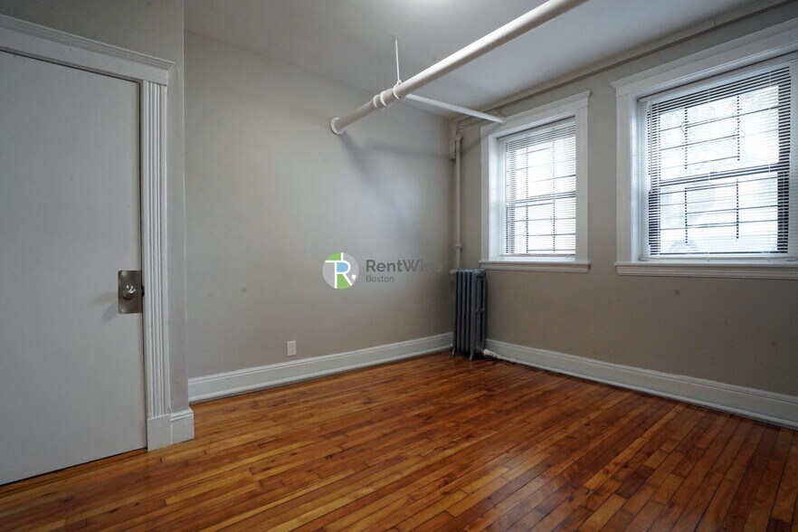 Building Photo - 15 Carol Ave