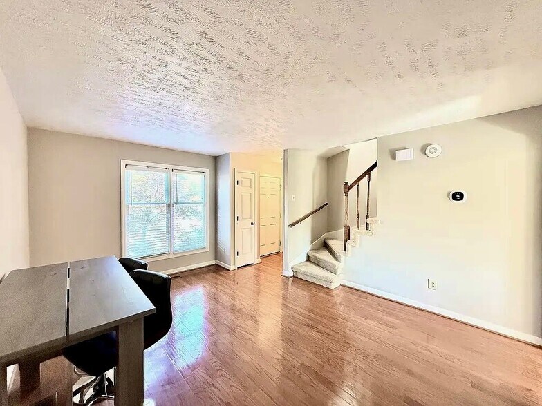 Building Photo - 4013 Heather Ct NW