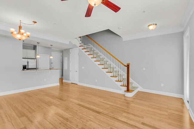 Building Photo - 200 River Landing Dr