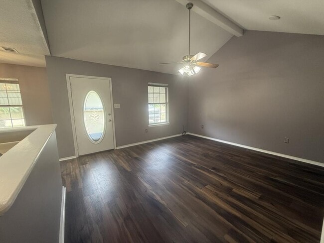 Building Photo - 1745 James Buchanan Dr