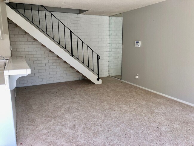 Building Photo - $1,350 Marks & Shaw 2 Bedroom Townhouse, c...