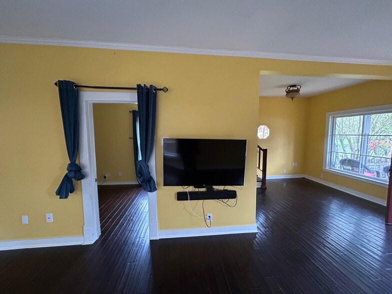 Building Photo - 512 Avenue C