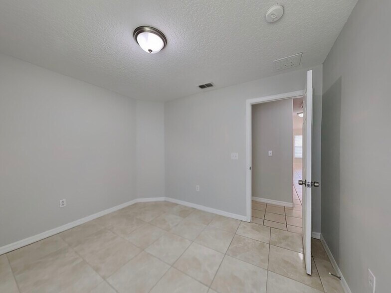 Building Photo - 10193 Oak Crest Rd