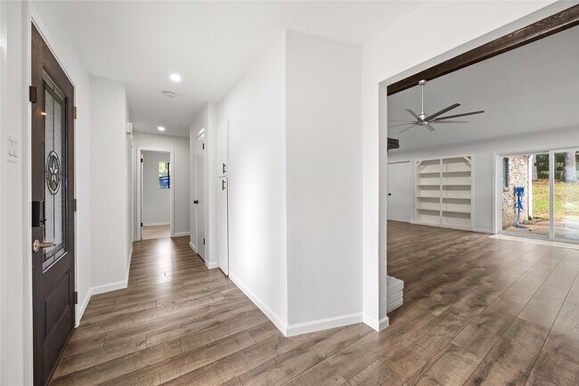 Building Photo - 431 Evergreen Dr