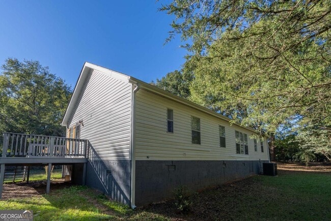 Building Photo - 1051 Tamplin Rd