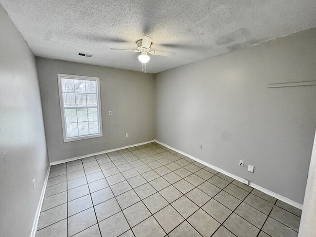 Building Photo - 3600 Pembrook Dr