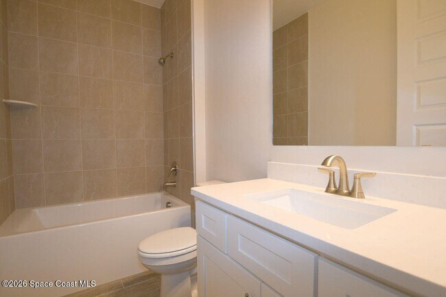 Building Photo - 657 Clearwater Ave