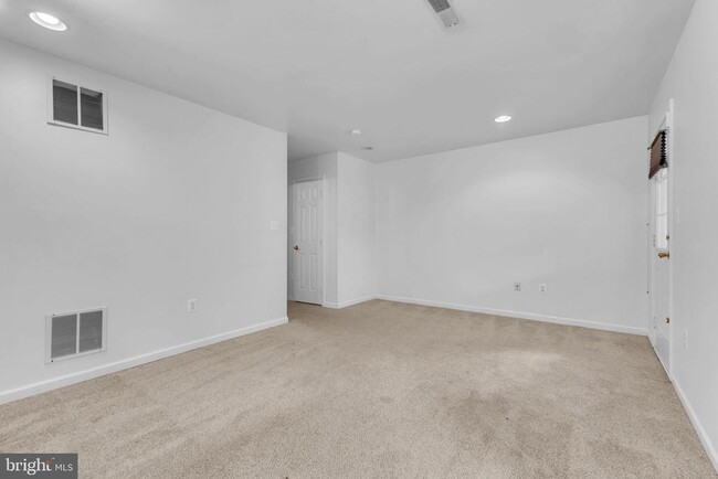 Building Photo - 5937 Kirkcaldy Ln