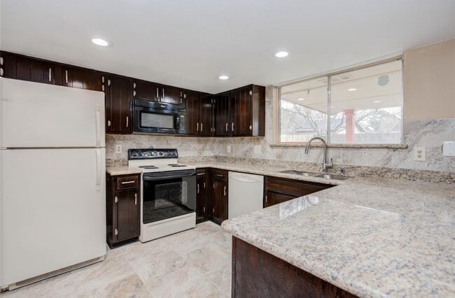 Building Photo - 15823 Ruppstock Dr