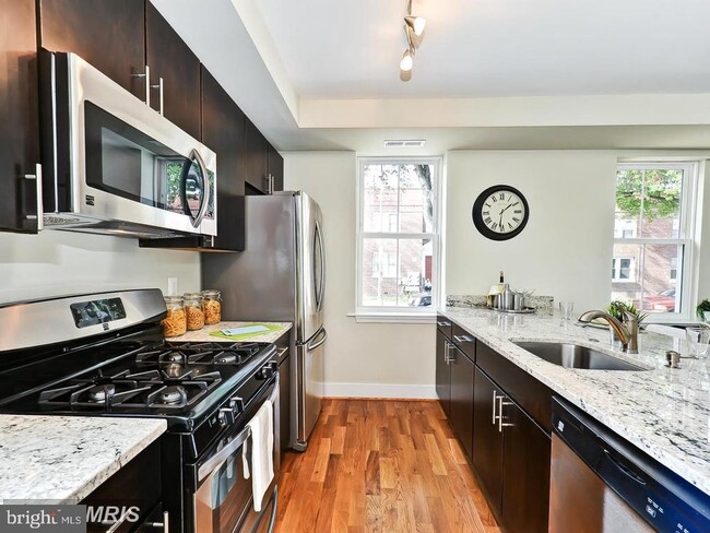 Building Photo - 417 18th St NE