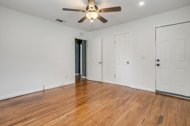 Building Photo - Amazing 2 Bed- 1 Bath Home in West Fort Wo...