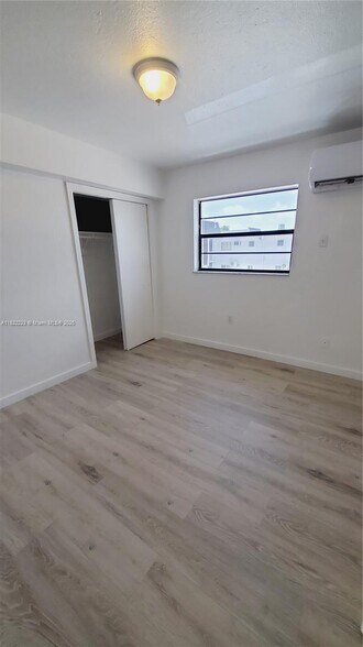 Building Photo - 4450 SW 67th Ave