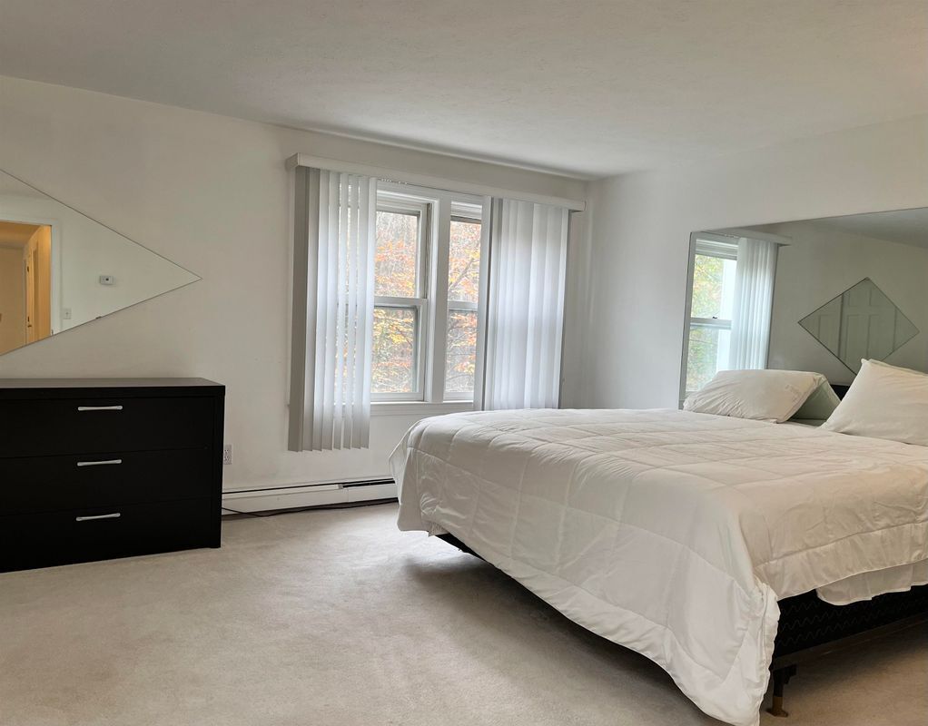 Building Photo - 22 River Bend Cir