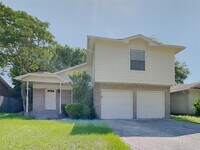 Building Photo - 8527 Woodland Willows Dr
