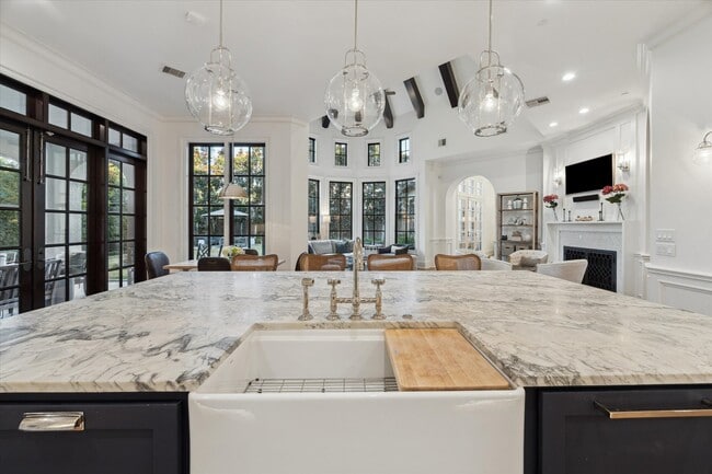 Building Photo - 20 Lacewood Ln