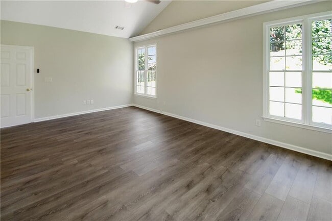 Building Photo - 258 Brookcliff Dr NE