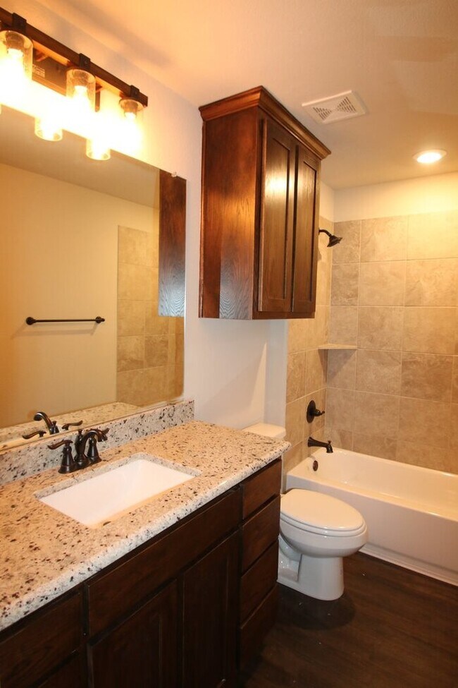 Building Photo - SENSATIONAL 3/2/ Duplex Home Coming Soon i...