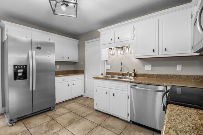 Building Photo - 3795 McAllister Dr