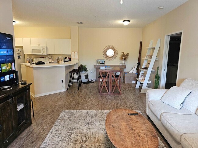 Primary Photo - 605 Fairway Dr