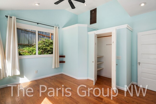 Building Photo - Adorable 3br, 2ba West Seattle Remodel * B...